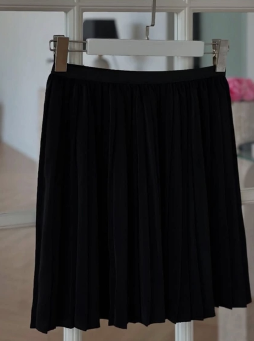 Alt Kısmı Fırfırlı Belli Lastikli İçlik siyah